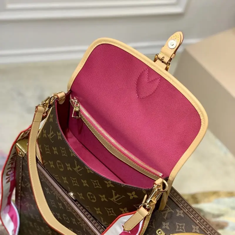 M46049 25x9x15cm High Quality Bags - Image 3