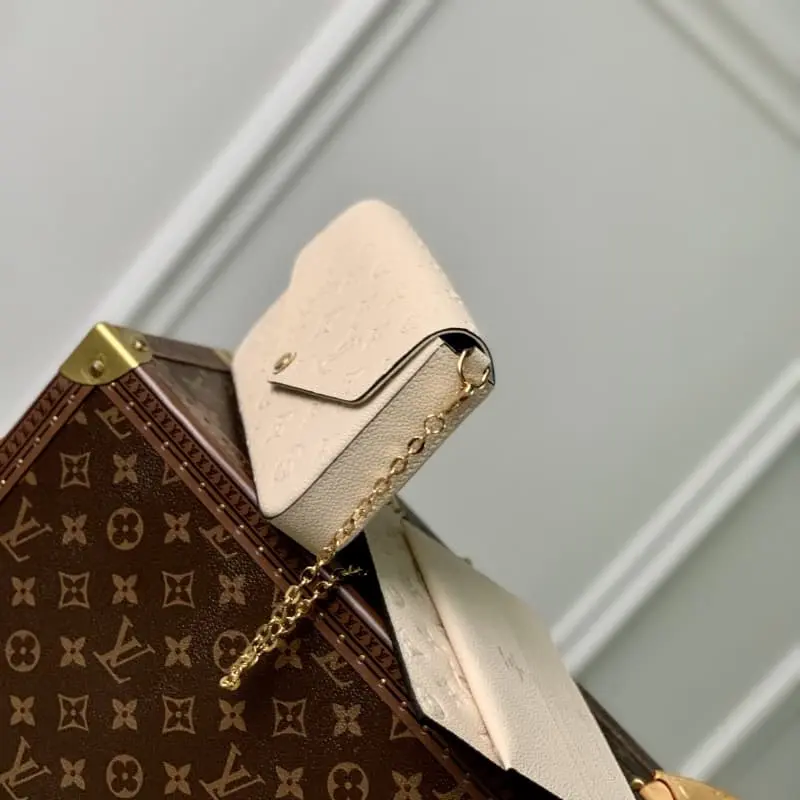 M82363 White (embossed) 21x12x3cm High Quality Bags - Image 3