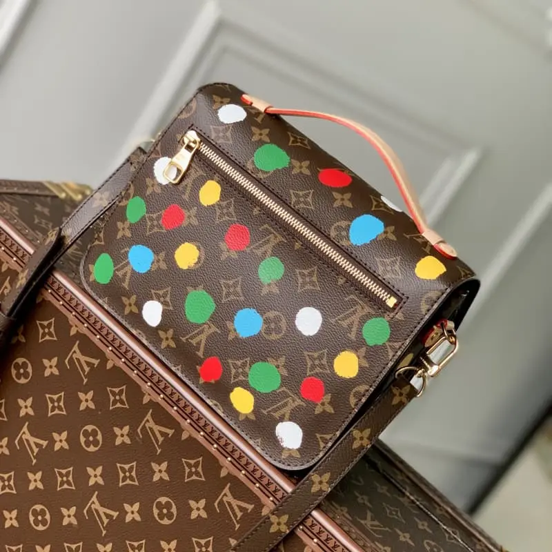 M46384 25x19x7cm High Quality Bags - Image 3