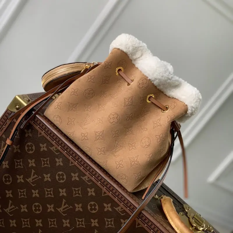 M11839 22x14x19cm High Quality Bags - Image 3