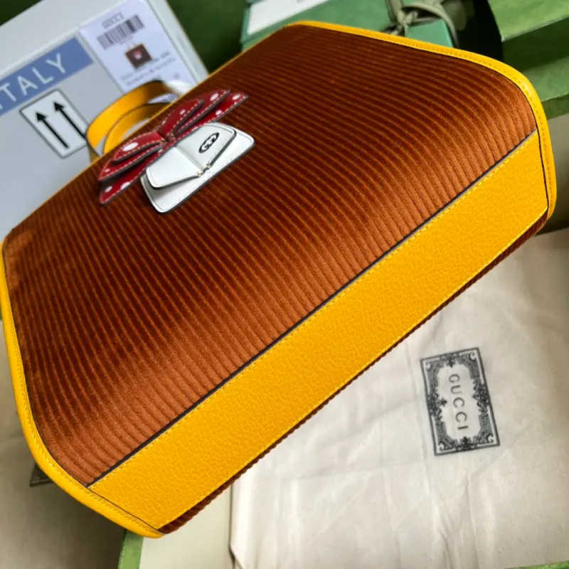 705042 CM 1 High-Quality Bags - Image 3