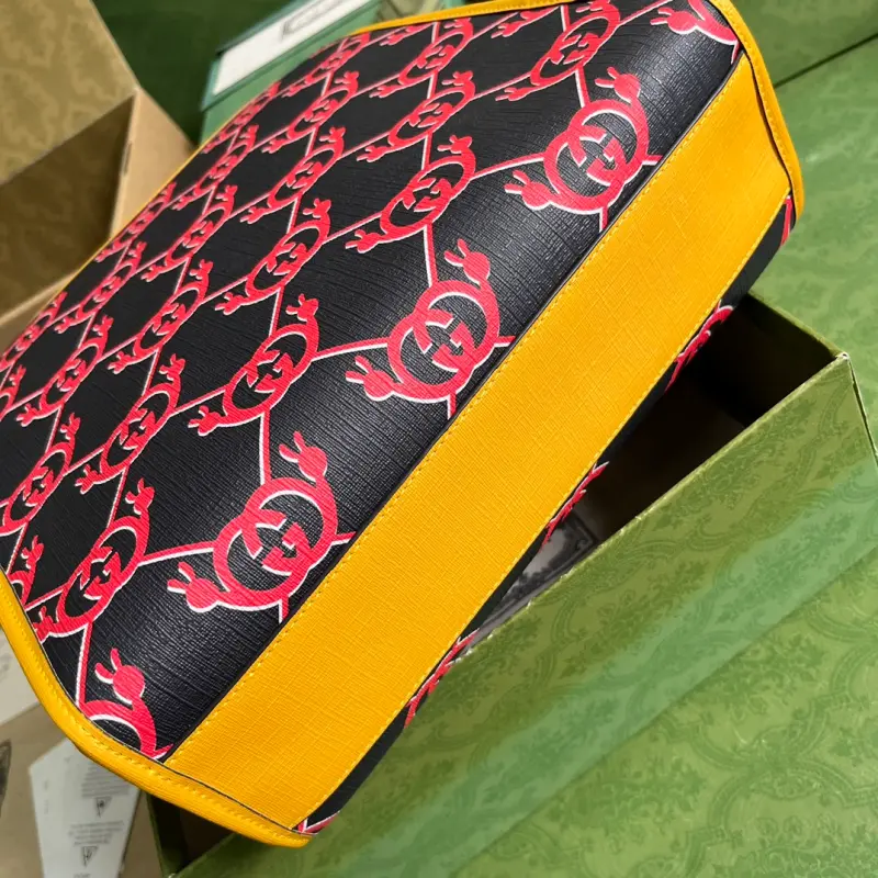 605614 CM 6 High-Quality Bags - Image 3