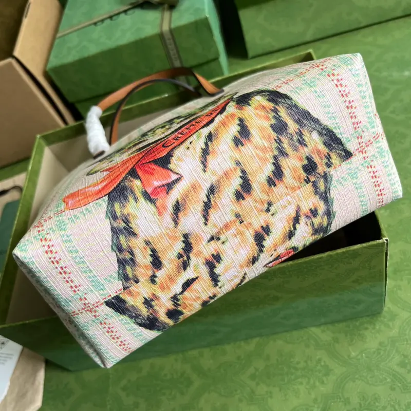 410812 CM 11 High-Quality Bags - Image 3