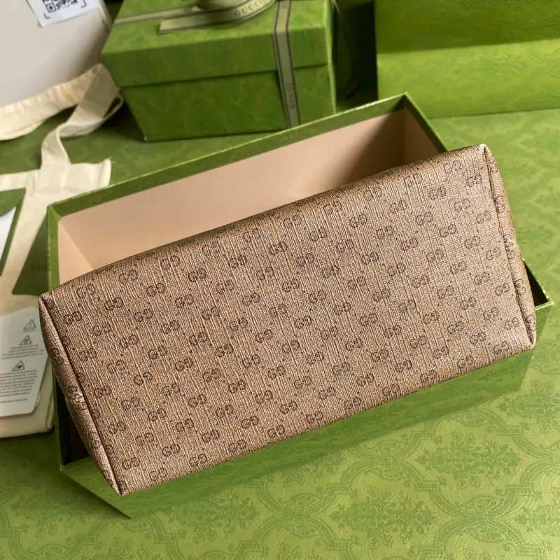 410812 CM 18 High-Quality Bags - Image 3