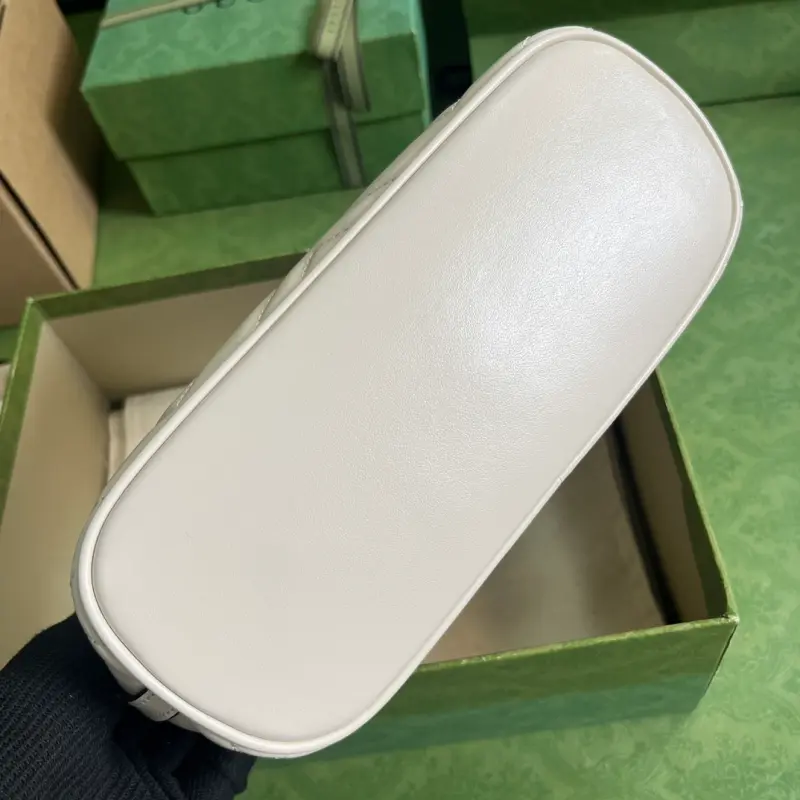 739166 CM 4 High-Quality Bags - Image 3