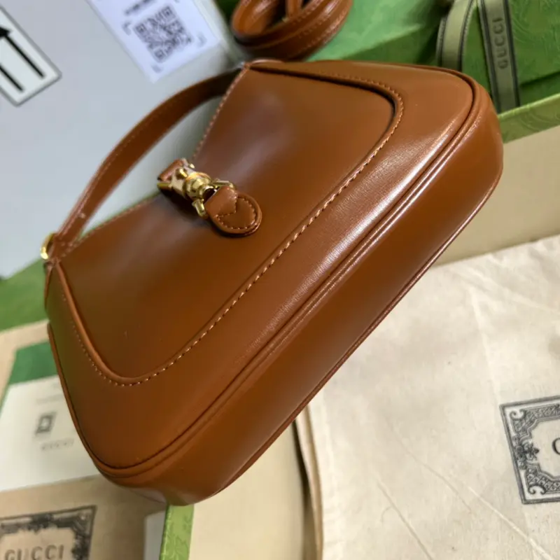 637091 CM 6 High-Quality Bags - Image 3