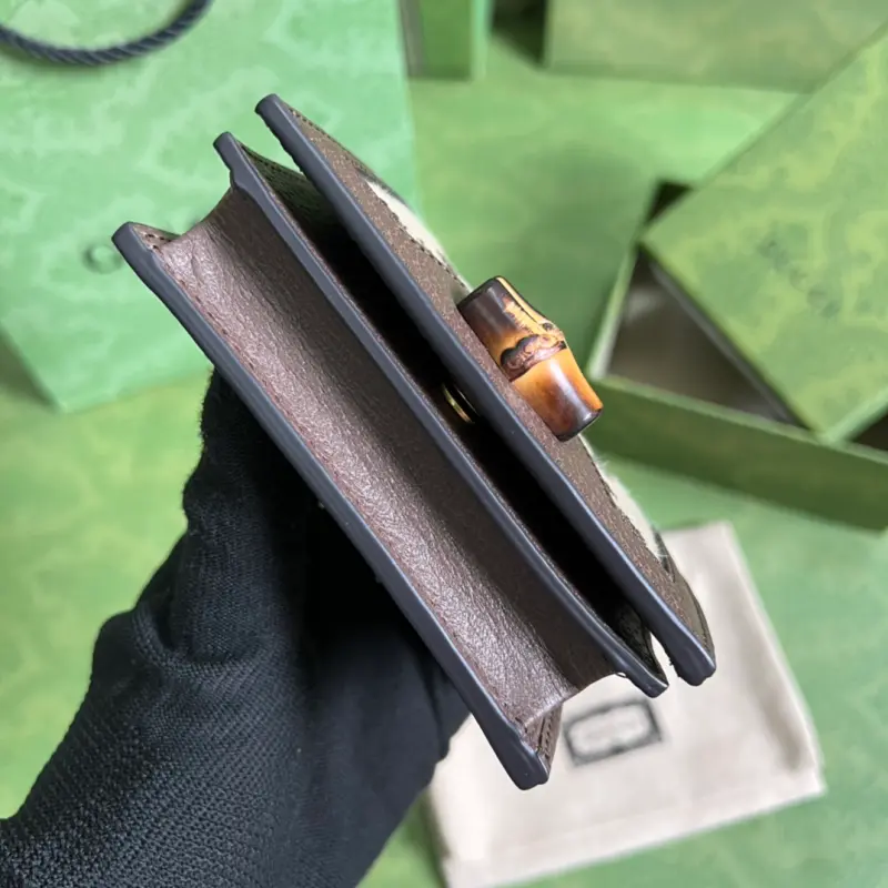 658244 CM 3 High-Quality Bags - Image 3