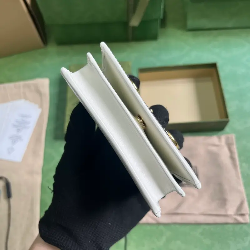 621887 CM 6 High-Quality Bags - Image 3