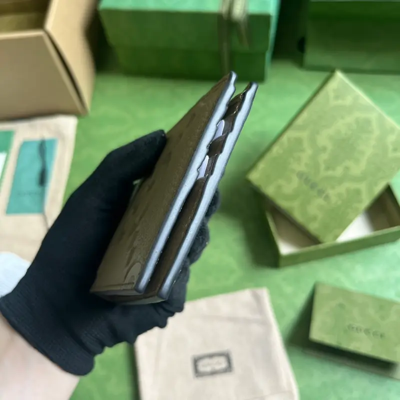 739475 CM 5 High-Quality Bags - Image 3