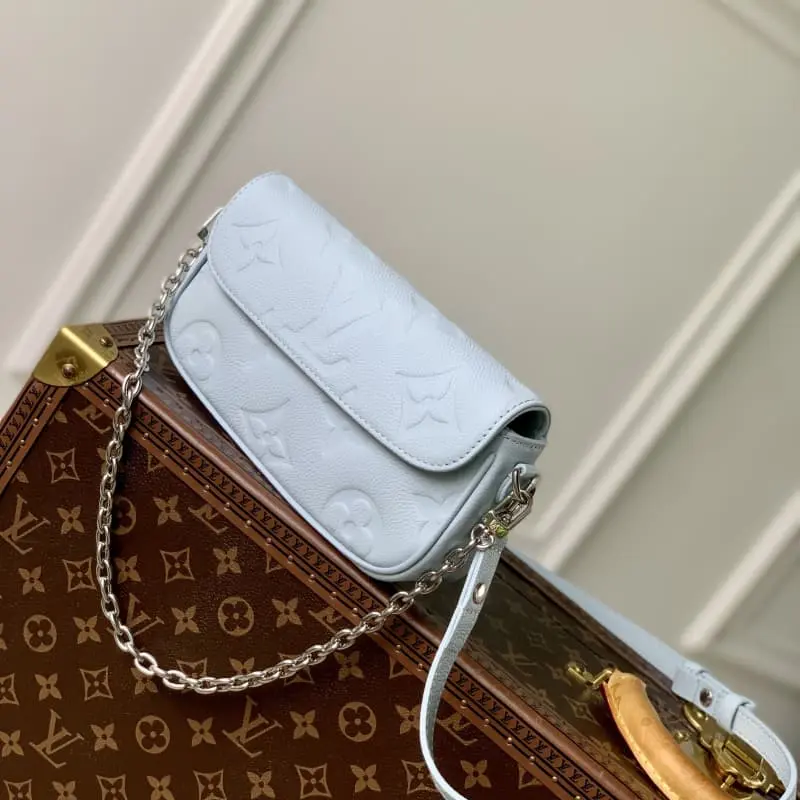 M83637 23.5x12x4.3cm High Quality Bags - Image 3