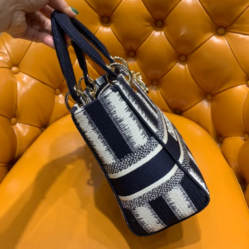 ML33 High Quality Bags - Image 3