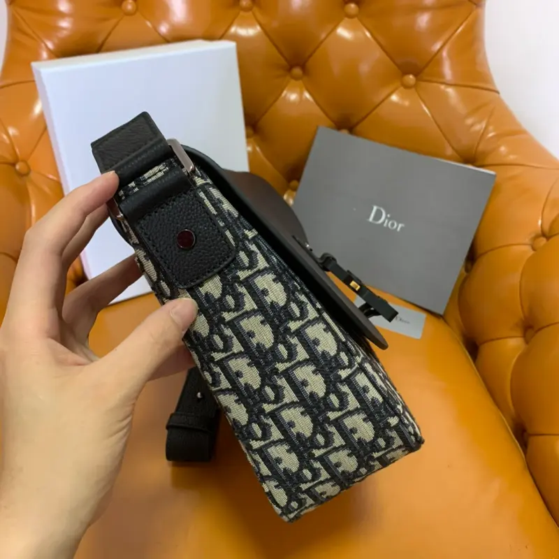 ML Saddle Messenger Bag 31cm High Quality Bags - Image 3