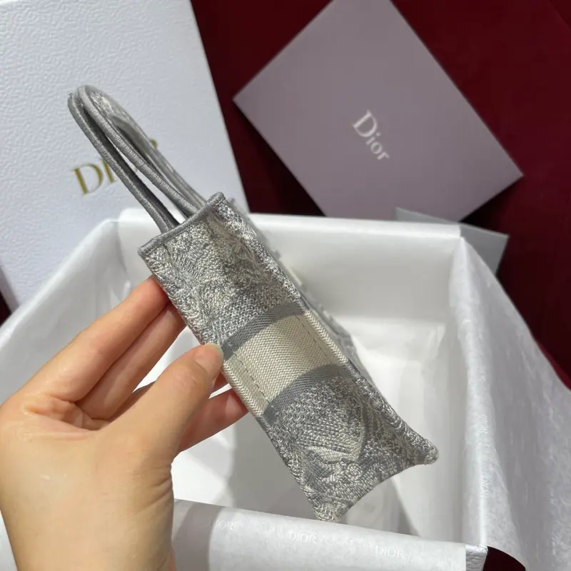 ML8 2 High Quality Bags - Image 4