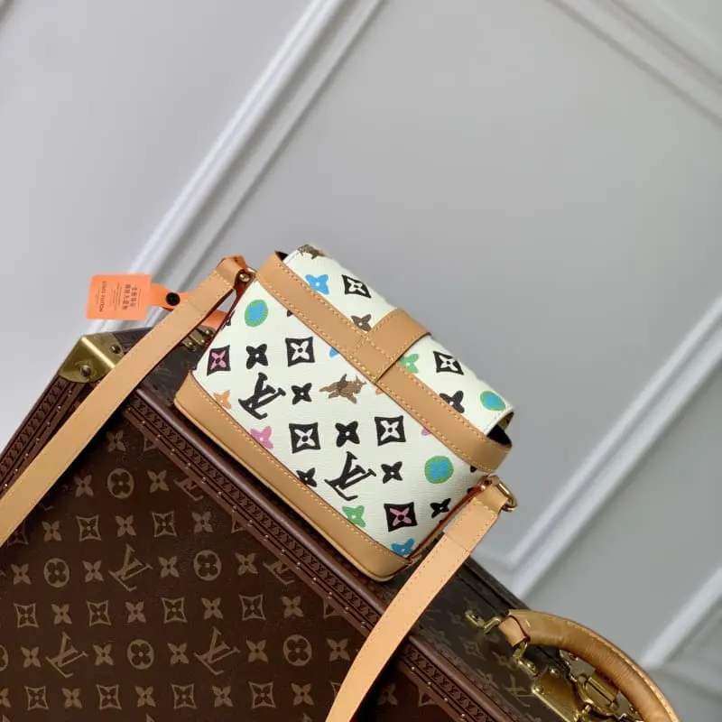 M83346 White Flower 19x12x7cm High Quality Bags - Image 3