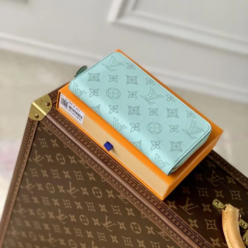 M61867 Lake Blue HH149 19.5*10.5*2.5cm High Quality Bags - Image 3