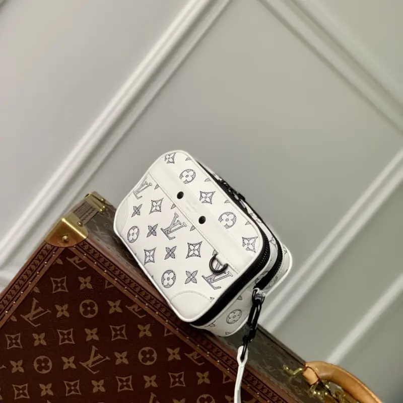 M83383 11x18.5x6.5cm High Quality Bags - Image 2