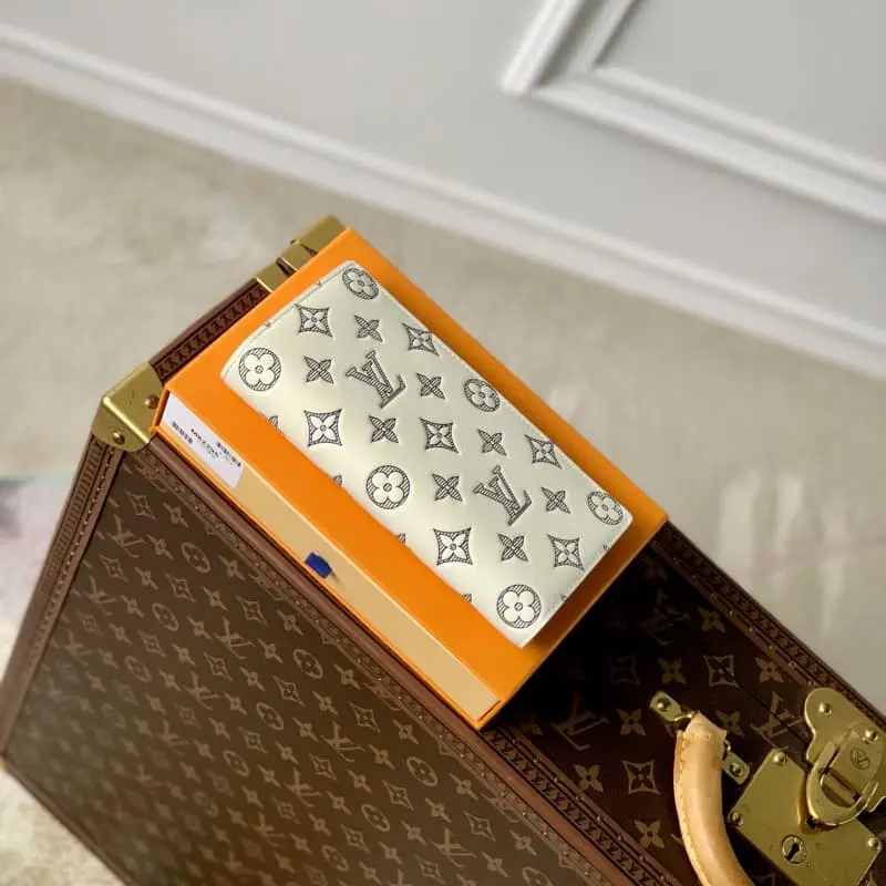 M61697 Elegant White 19X10cm High Quality Bags