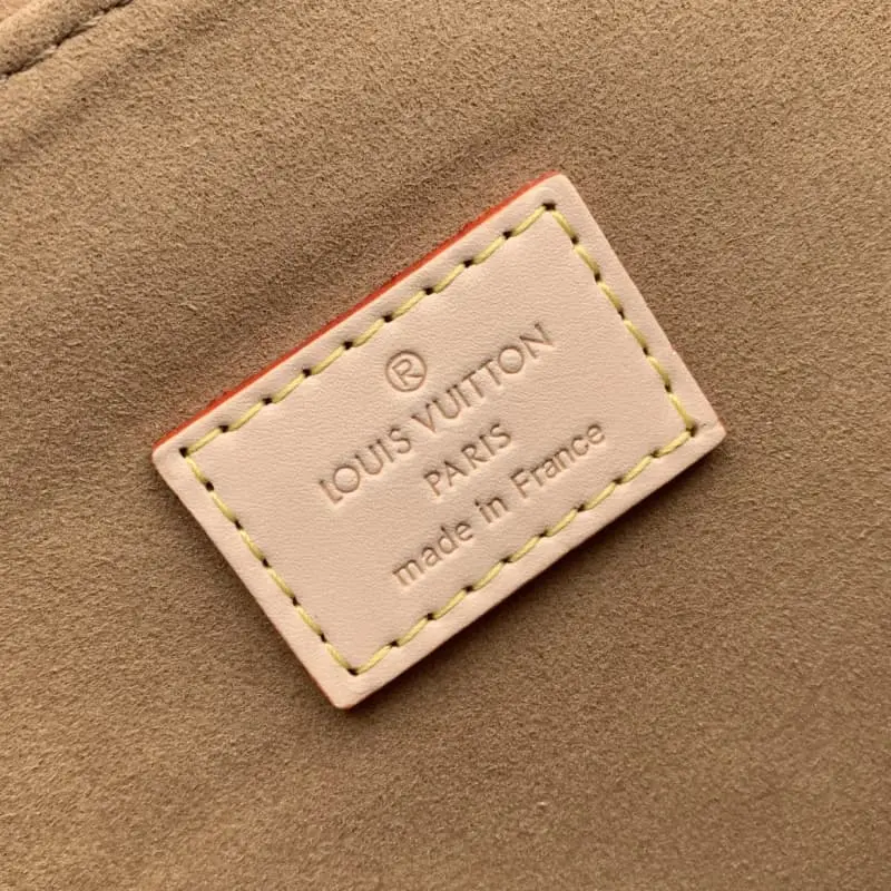 M47149 28x20x11cm High Quality Bags - Image 6