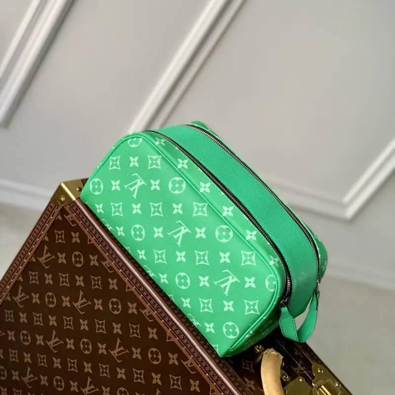 M31037 Green 28x16x13cm High Quality Bags - Image 2