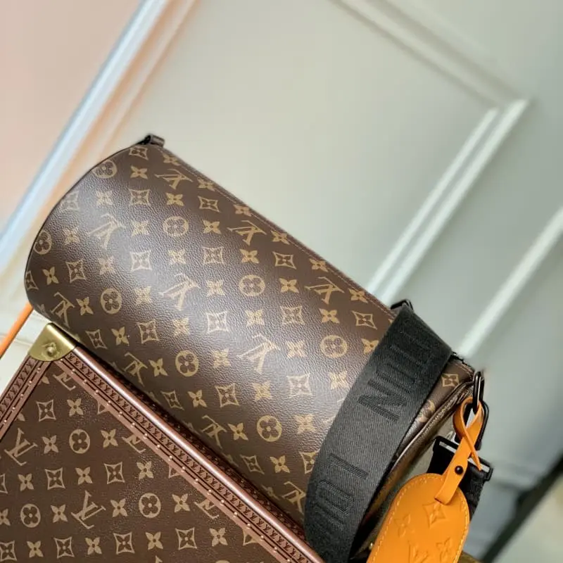 M46691 33x17x17cm High Quality Bags - Image 2