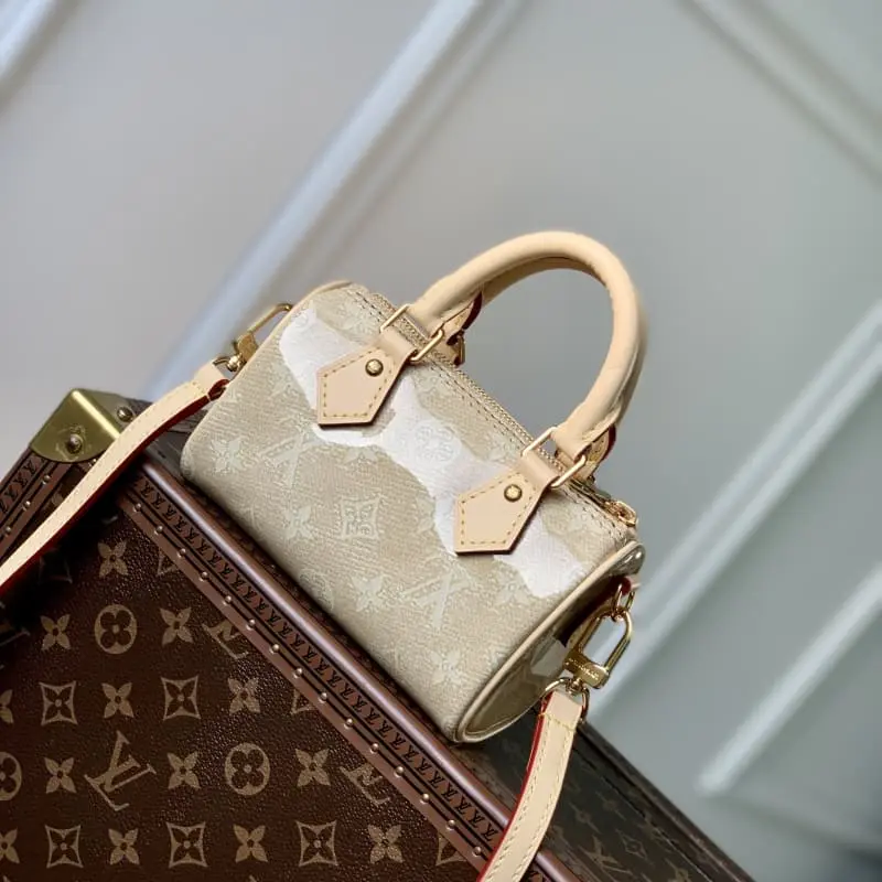 M82242 16x10x7.5cm High Quality Bags - Image 2