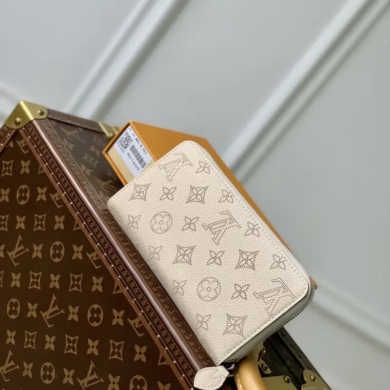 M61869 White 19x10cm High Quality Bags - Image 2