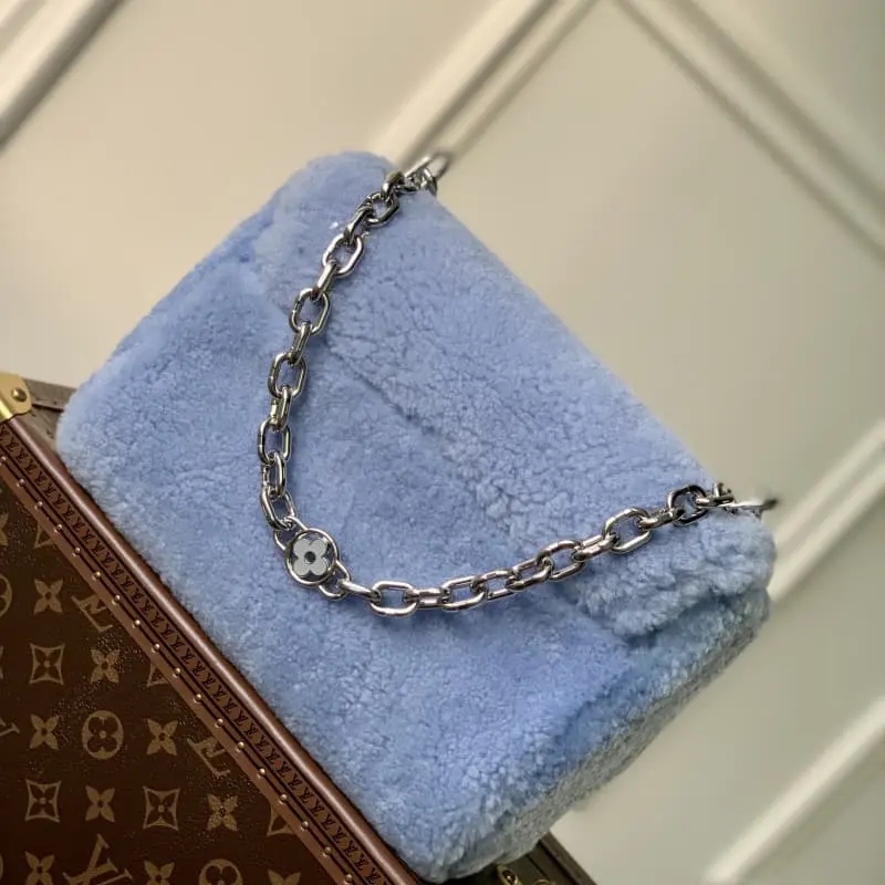 M21040 23x17x9.5cm High Quality Bags - Image 2