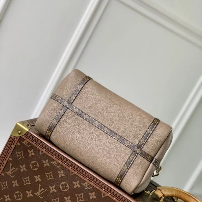 M13667 S2 25x15x18cm High Quality Bags - Image 3