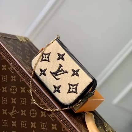 M82472 Black 15.5x10.5x4cm High Quality Bags