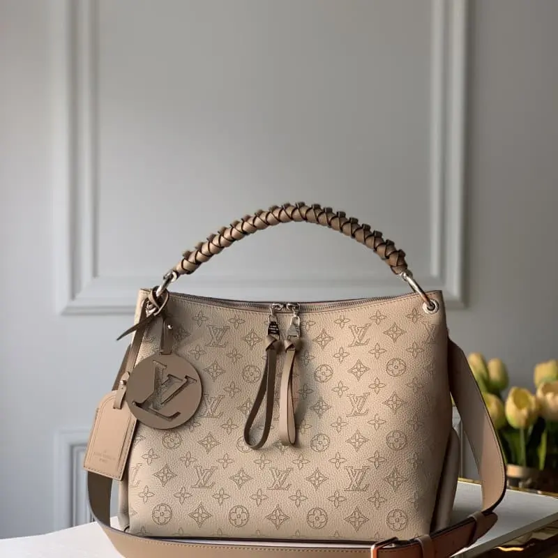 M56084 32x26x17cm High Quality Bags