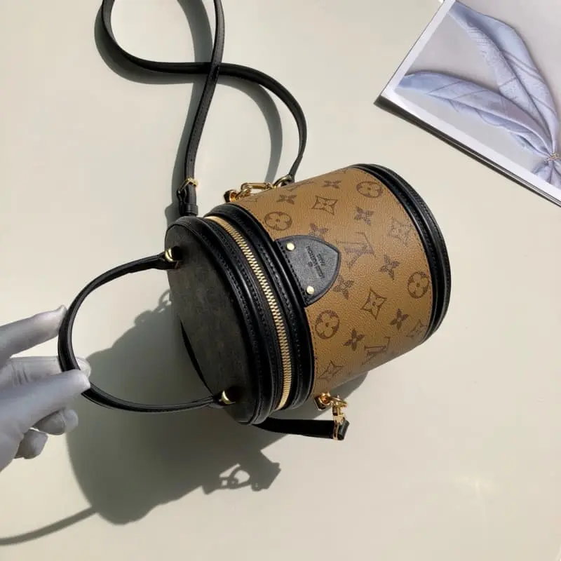 M43986 15x17x15cm High Quality Bags - Image 2