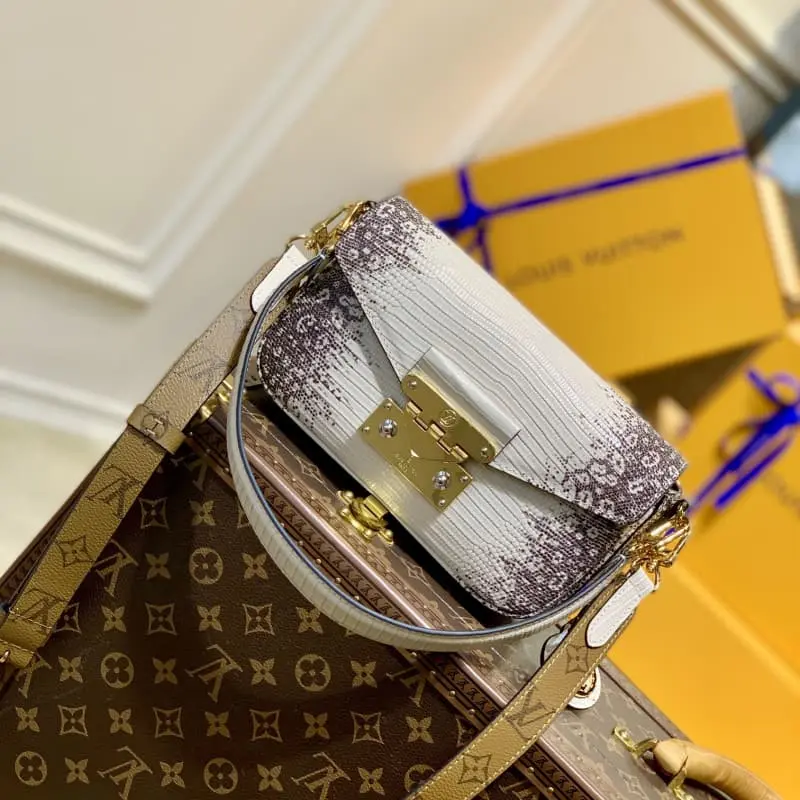 M20393 24x15x6cm High Quality Bags