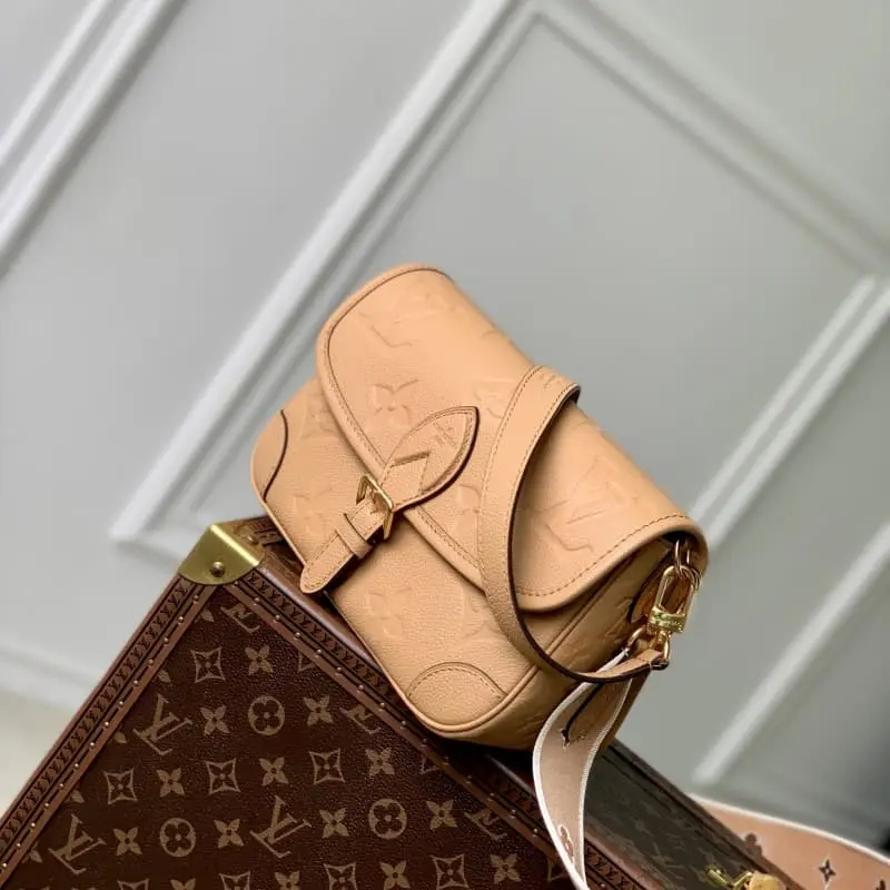 M11817 15x9x24cm High Quality Bags - Image 2