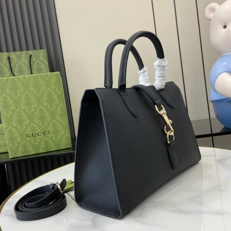 806205 CM 1 High-Quality Bags - Image 2