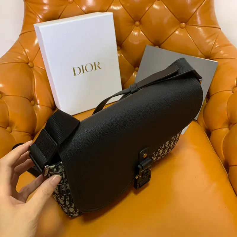 ML Saddle Messenger Bag 31cm High Quality Bags - Image 2