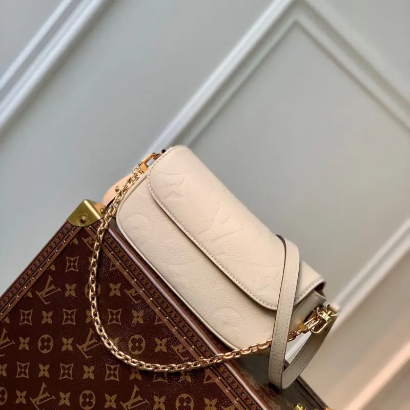 M82210 S1 23.5x12x4.3cm High Quality Bags