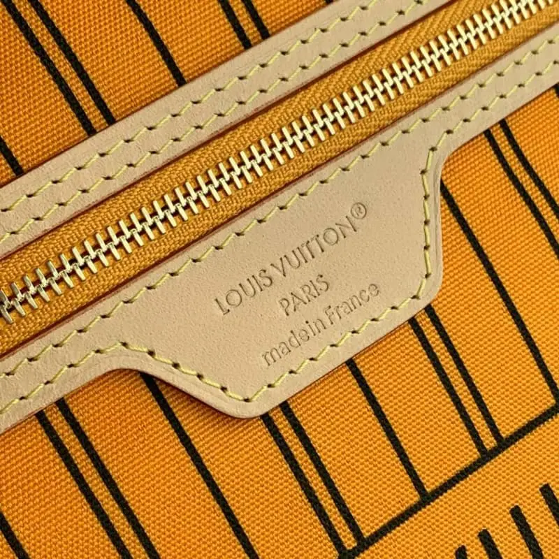 M11947 28x14x31cm High Quality Bags - Image 9