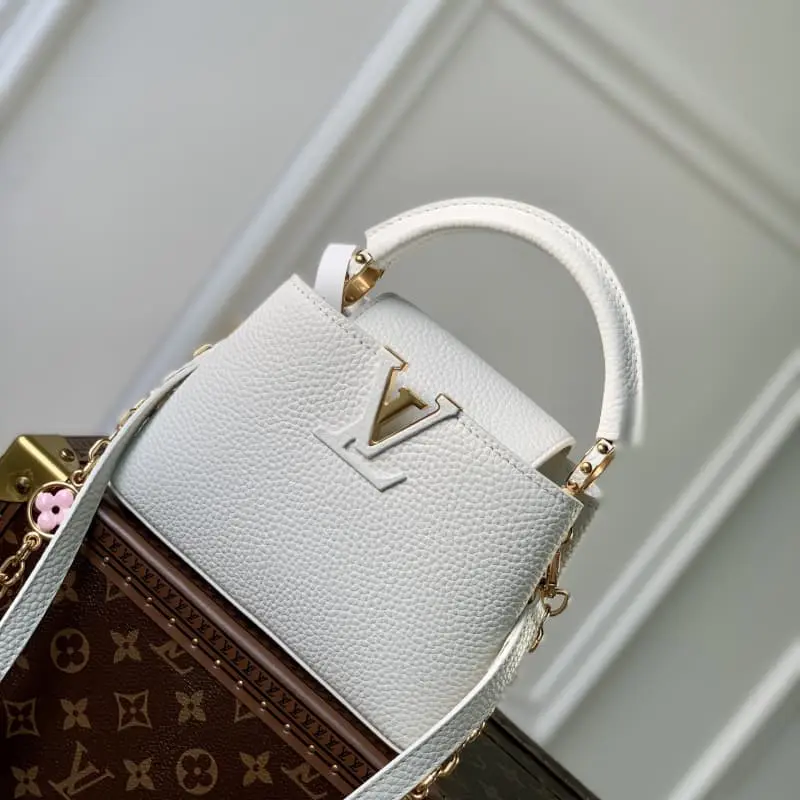 M22375 WhiteMini 21x14x9cm High Quality Bags