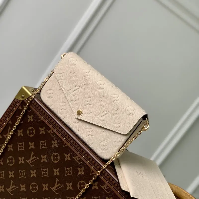 M82363 White (embossed) 21x12x3cm High Quality Bags