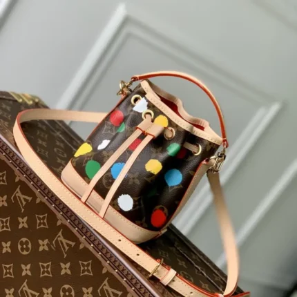 M81863 13x16x10cm High Quality Bags