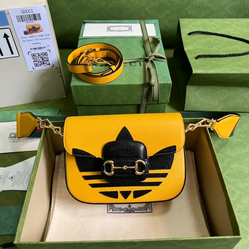 658574 CM 8 High-Quality Bags