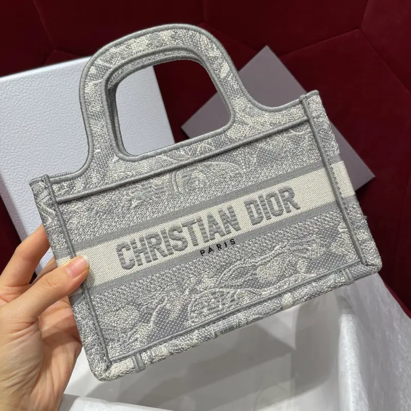 ML8 2 High Quality Bags - Image 2