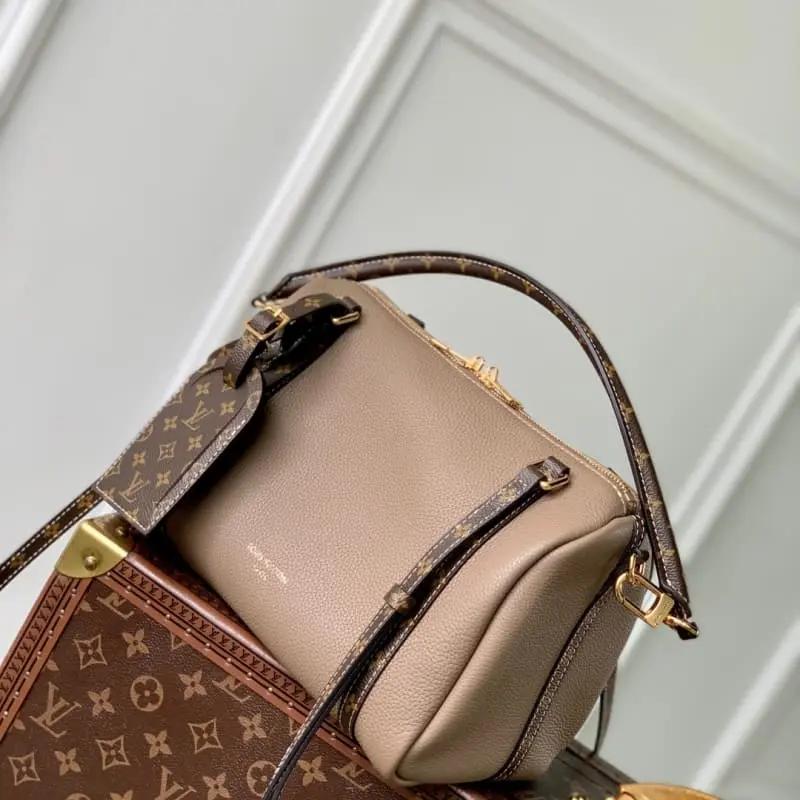 M13667 S2 25x15x18cm High Quality Bags