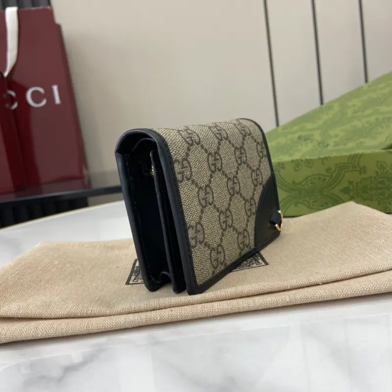 820692 CM 4 High-Quality Bags - Image 2